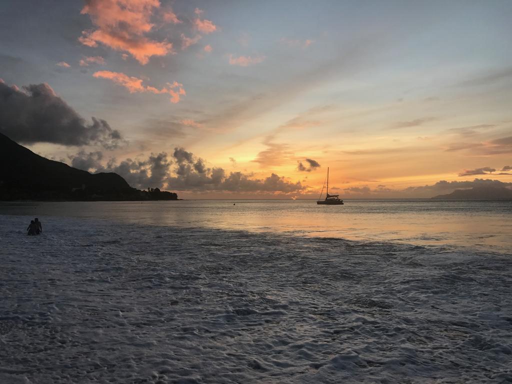 Villa Mimi Beachfront Beau Vallon Esterno foto